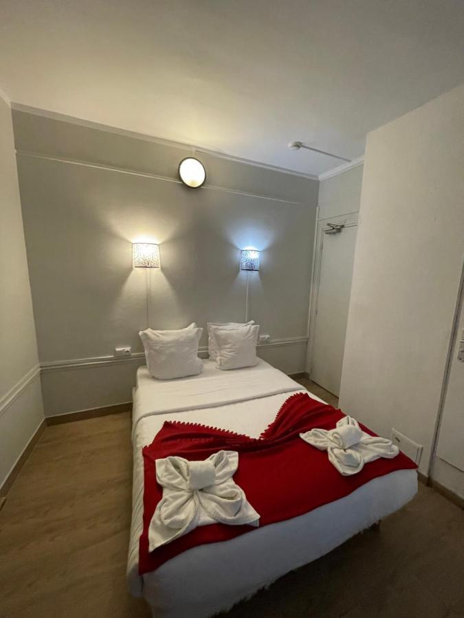 Hotel Central Saint-Denis  Bagian luar foto
