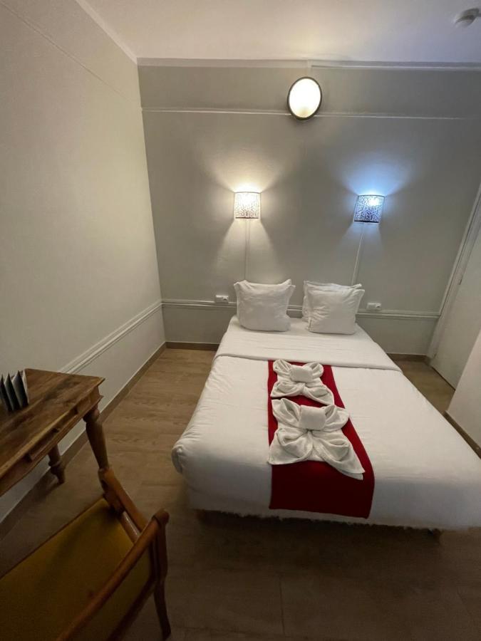 Hotel Central Saint-Denis  Bagian luar foto