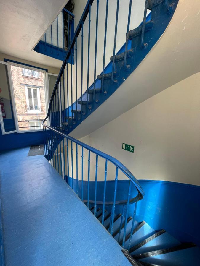 Hotel Central Saint-Denis  Bagian luar foto