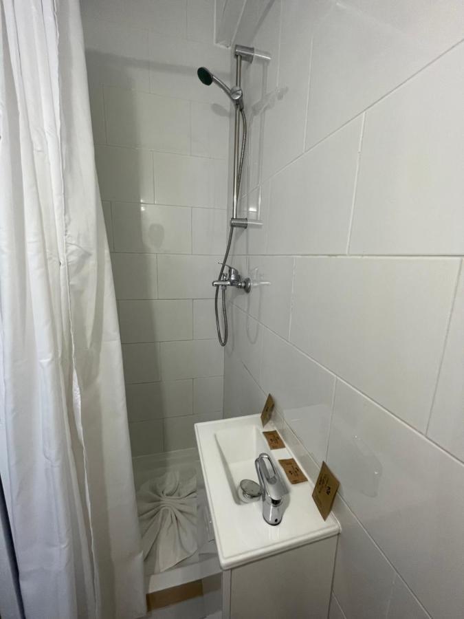 Hotel Central Saint-Denis  Bagian luar foto
